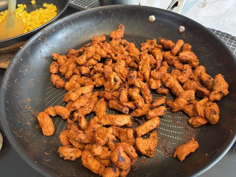 BBQ ErbsenProtein-Schnetzel für Wraps